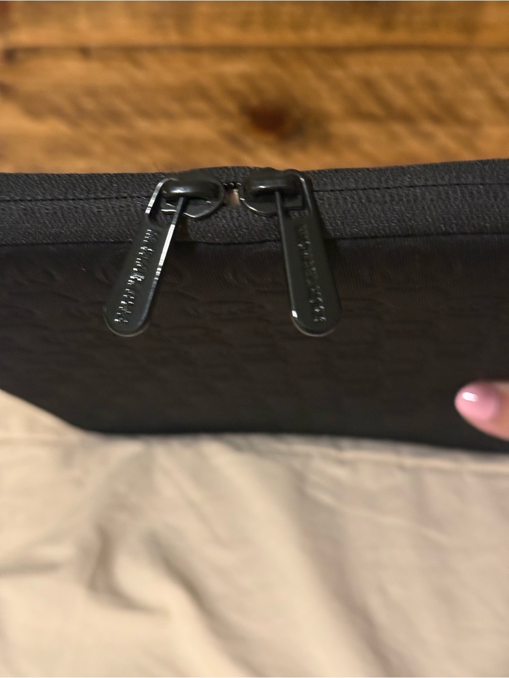 Michael Kors Black Logo-Patterned Tablet holder:pouch - Picture 5 of 6